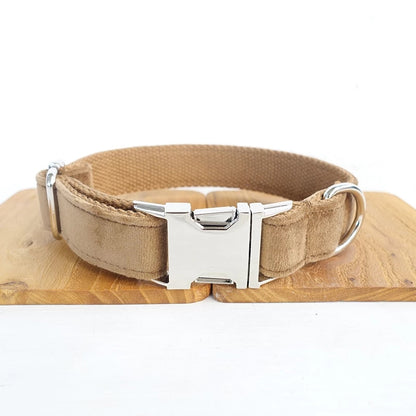 Mockahalsband & Koppel i Nude – Mjukt och Elegant