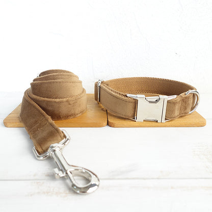 Mockahalsband & Koppel i Nude – Mjukt och Elegant