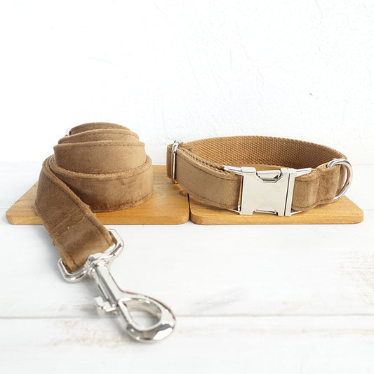 Mockahalsband & Koppel i Nude – Mjukt och Elegant
